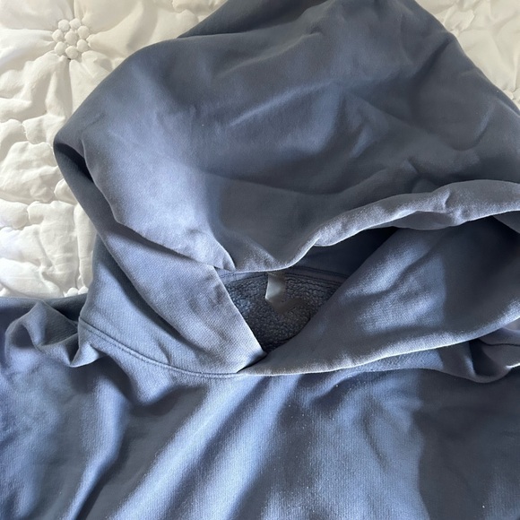 Aritzia Hoodie - Picture 4 of 9